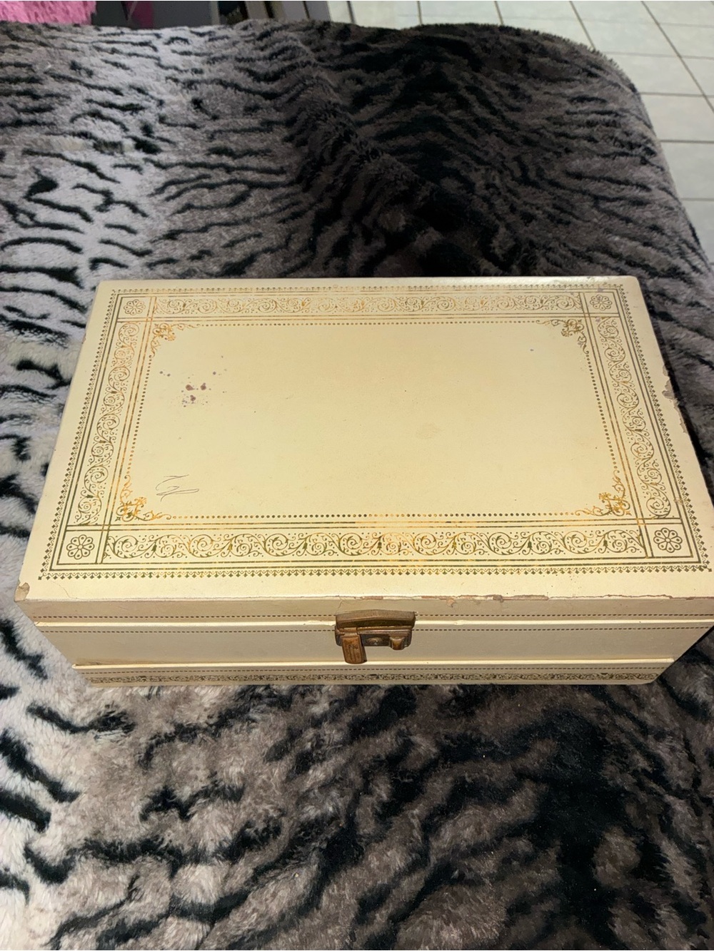 Vintage Decorative Jewelry Box in Cream with Gold Accents